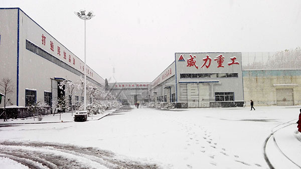 滕州剪板机厂家冬季皑皑白雪实景图1